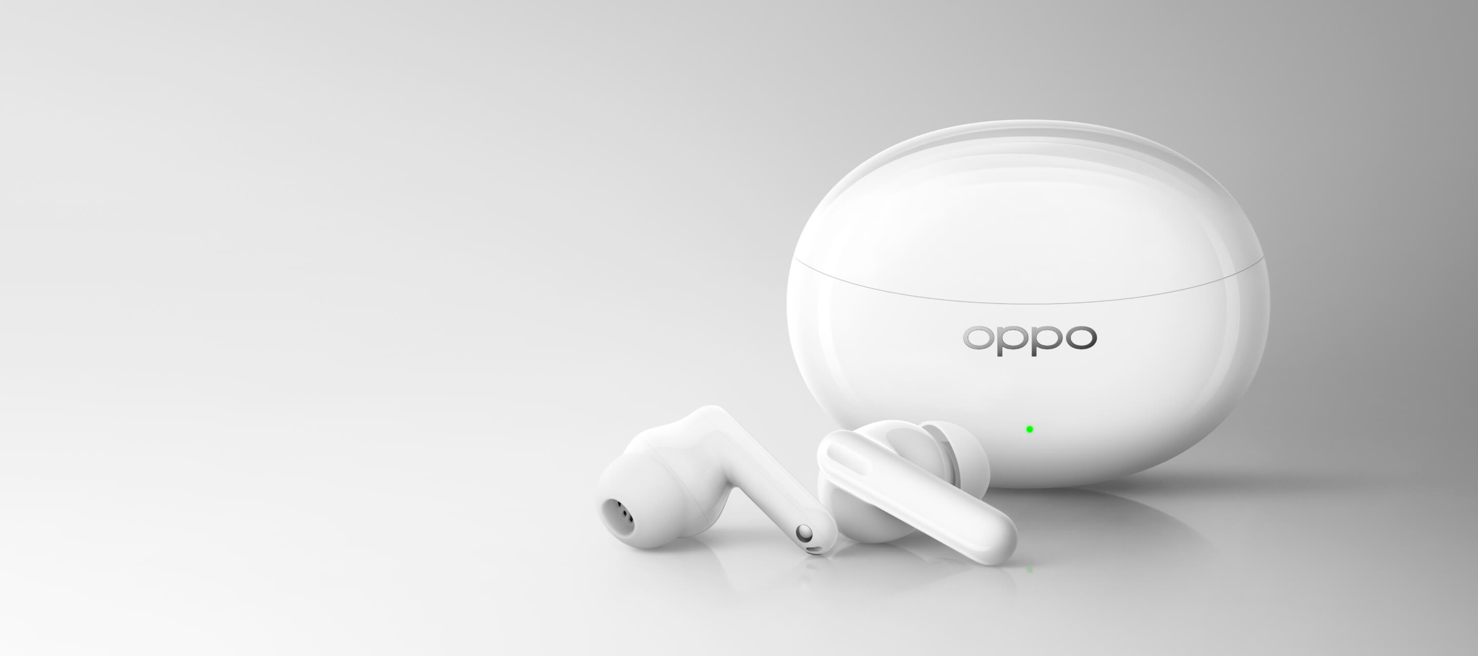 Белые наушники OPPO Enco Air3 Pro и открытый зарядный кейс